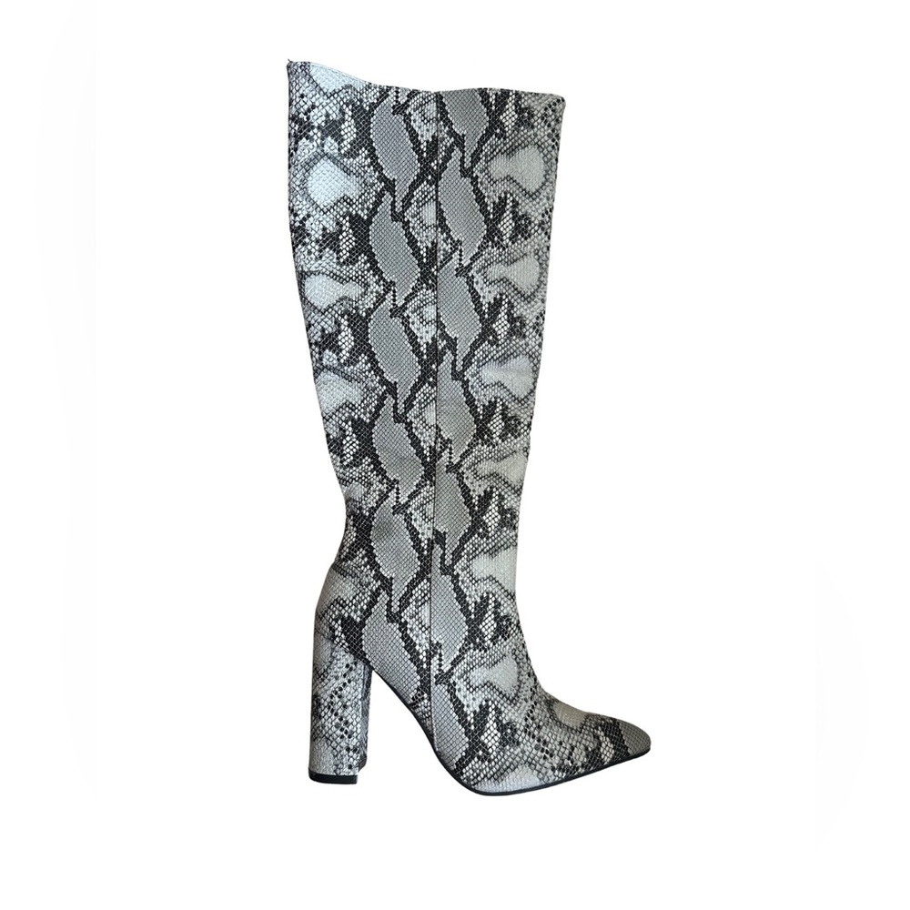 Fashion Nova Faux Snakeskin wide heeled boots Size 9